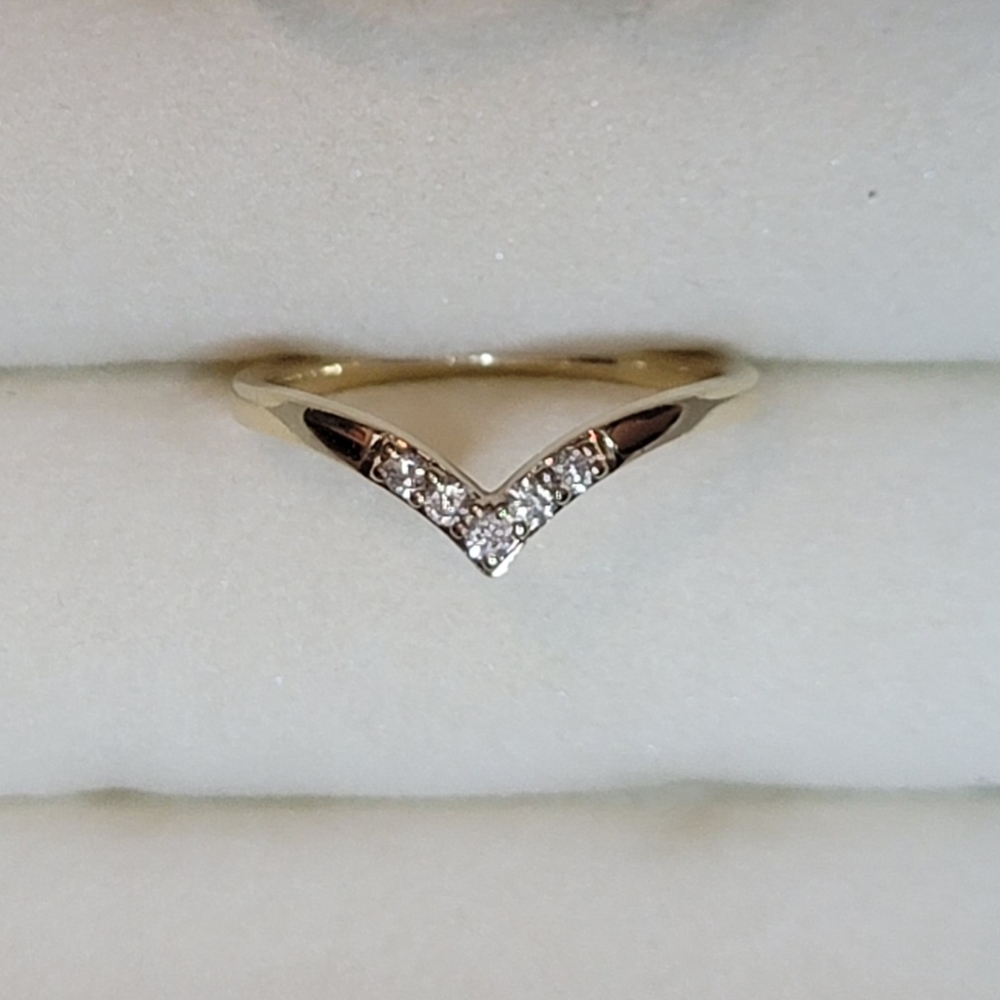 Zales 10k Yellow Gold Diamond Wedding Band